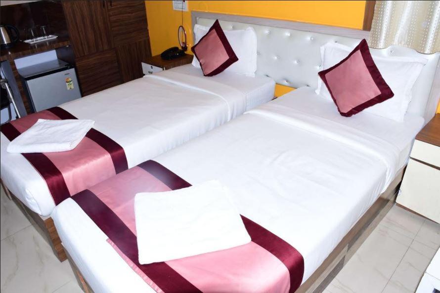 Ar Grand Hotel Rājgīr Rom bilde